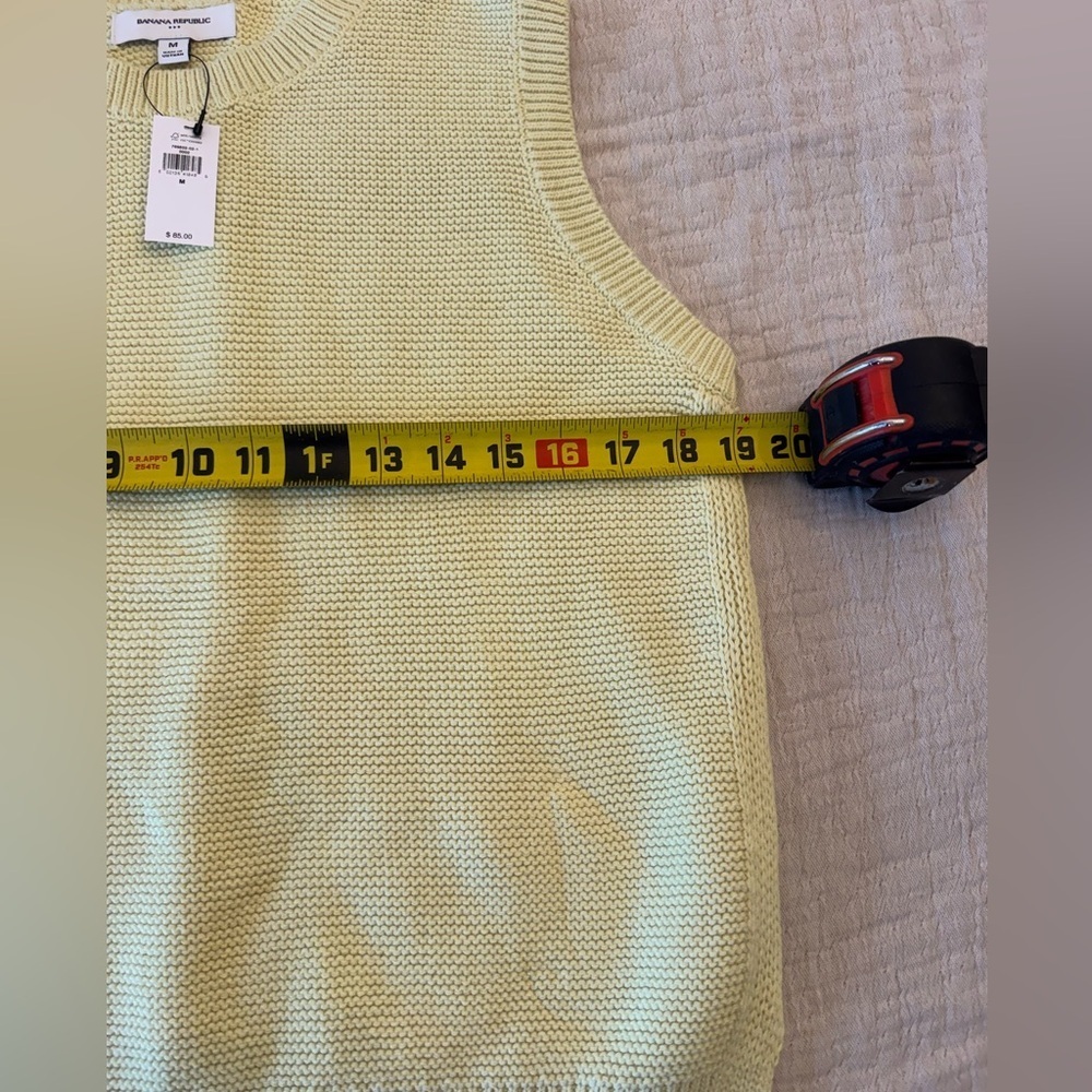 Banana Republic Light Yellow Knit Sleeveless Sweater Vest, Medium - Picture 7 of 9